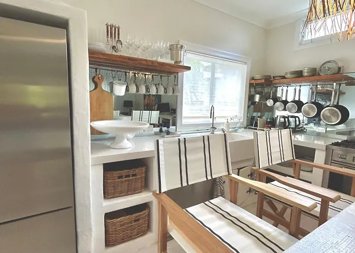 Avalon Beach Cottage- The Islander