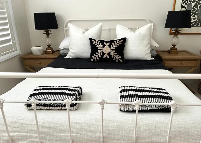 Avalon Beach Cottage- The Islander