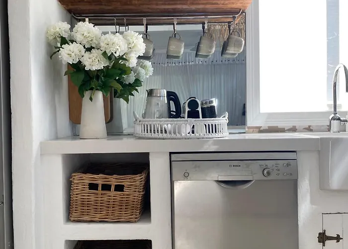 Avalon Beach Cottage- The Islander